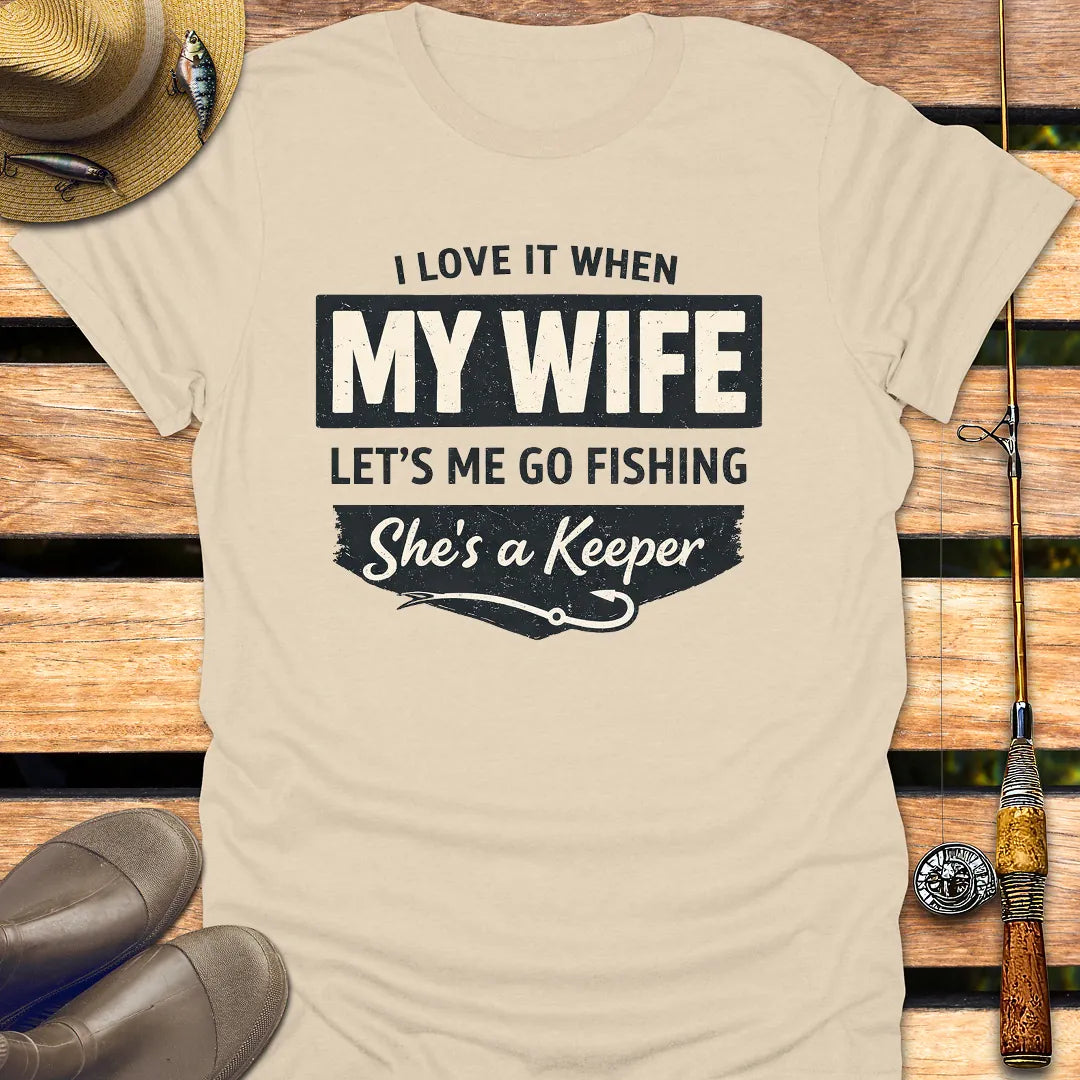 SHE'S A KEEPER T-Shirt FISHING T-Shirt Sand / S
