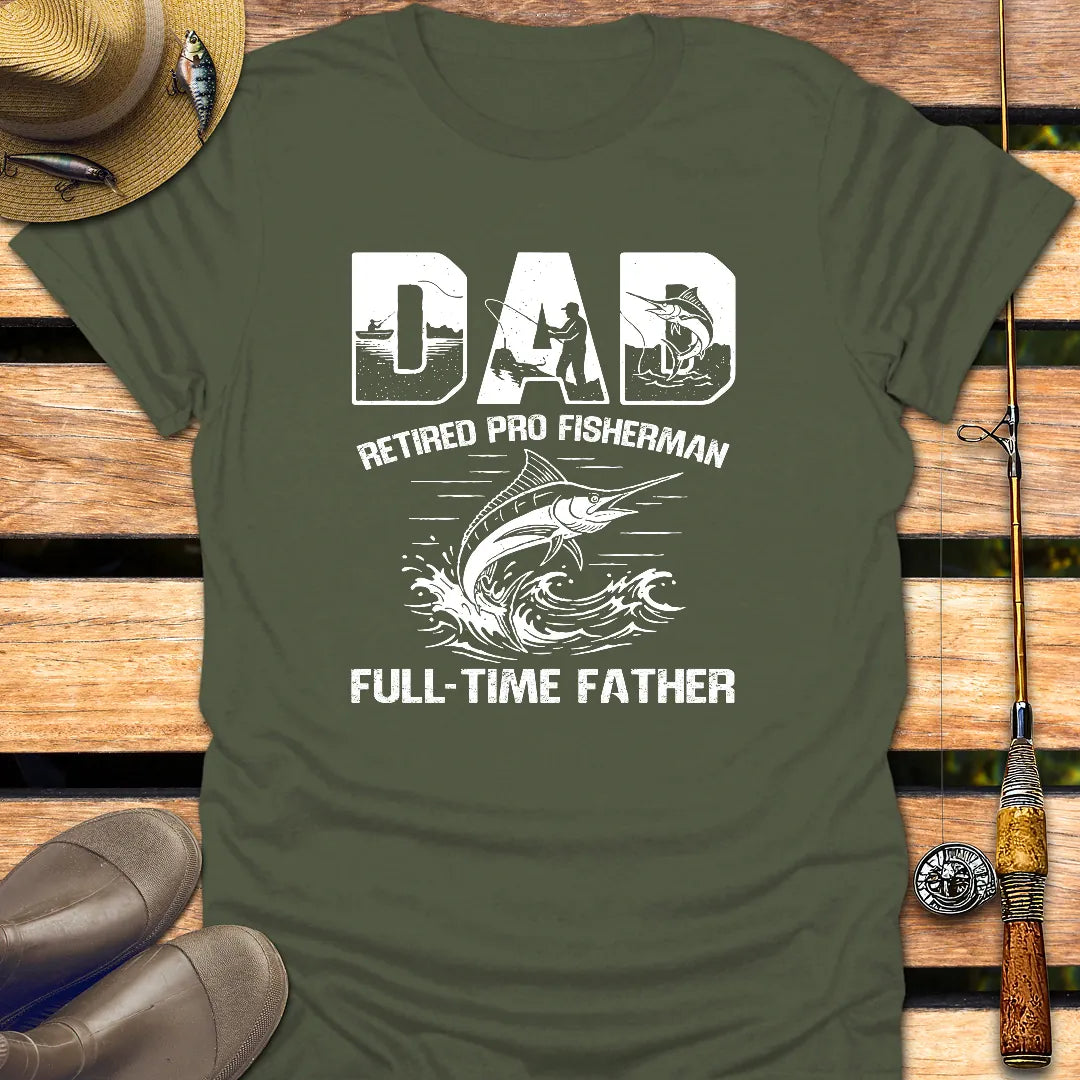 RETIRED PRO FISHERMAN DAD T-Shirt FISHING T-Shirt Military Green / S