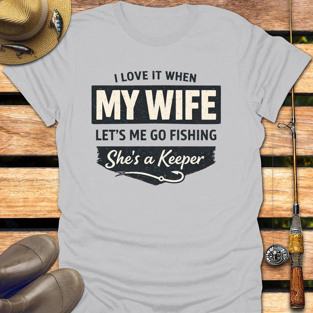 SHE'S A KEEPER T-Shirt FISHING T-Shirt Ice Grey / S